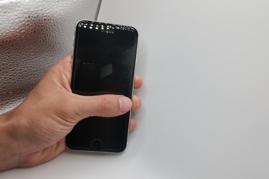 楽に親指が届くiPhone SE 第2世代