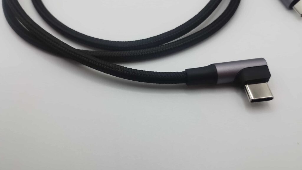 UGREEN L字型 USB Type-Cケーブルの素材はナイロン