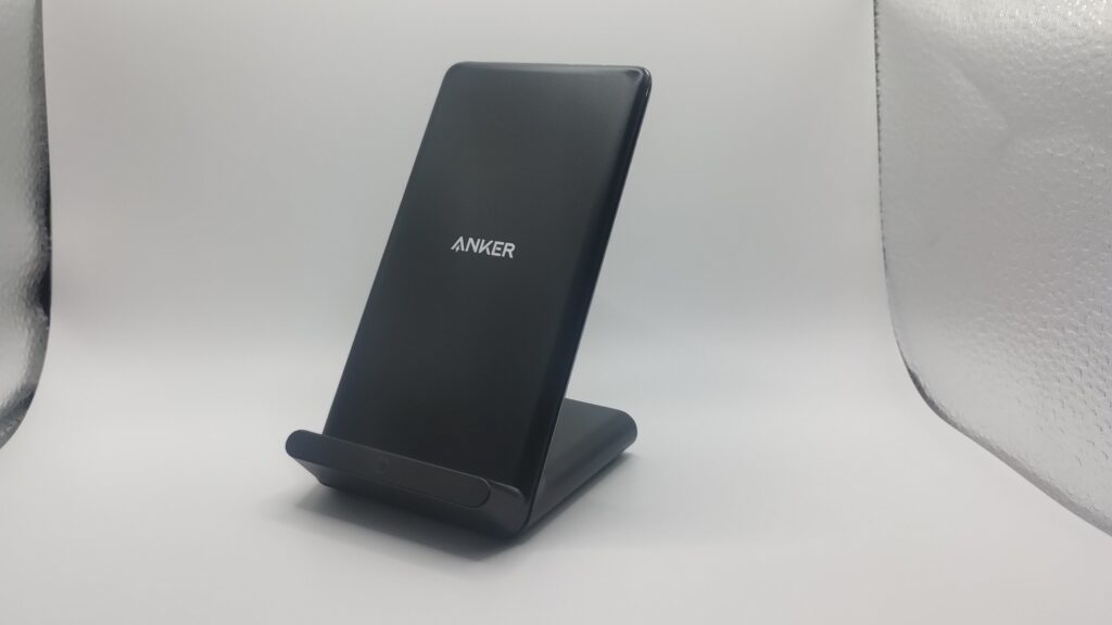 Anker PowerWave 10 Standの斜め