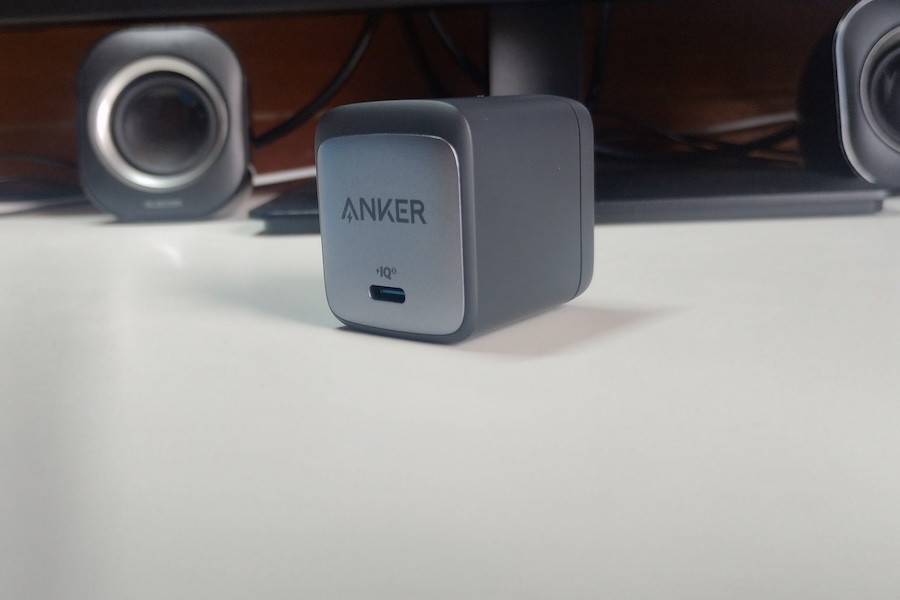 Anker Nano II 65Wの斜め