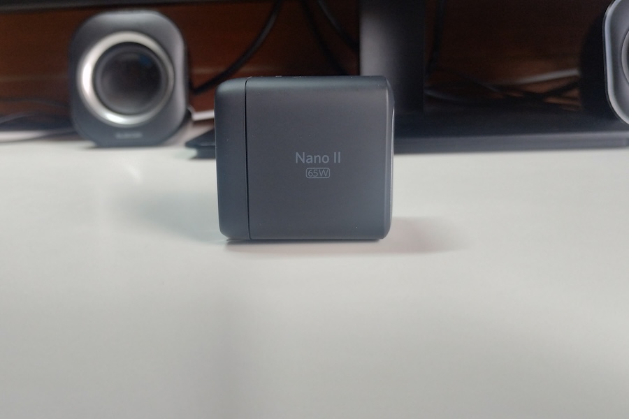 Anker Nano II 65Wの側面に文字が刻まれている