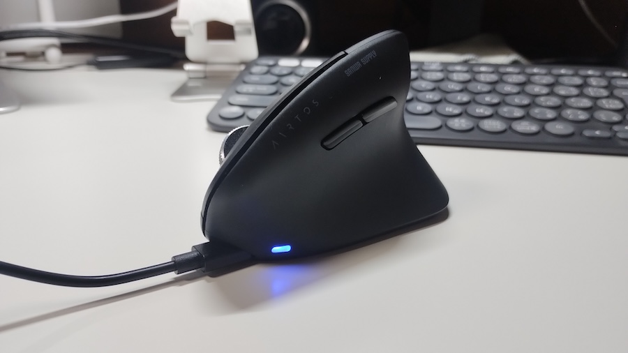 サンワダイレクト 400-MAWBT215BKを充電
