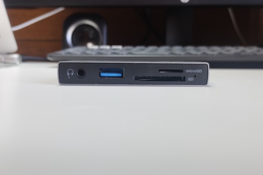サンワダイレクト 400-ADR339GMのSDカードスロット、microSDカードスロット、USB Type-Aポート、イヤホンジャック
