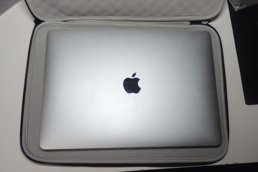 エレコム ノートパソコンケース ZEROSHOCKにM1 MacBook Airを収納