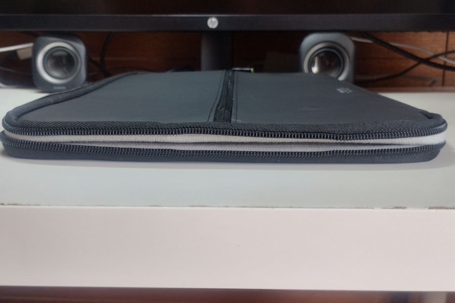 エレコム ノートパソコンケース ZEROSHOCKのファスナー