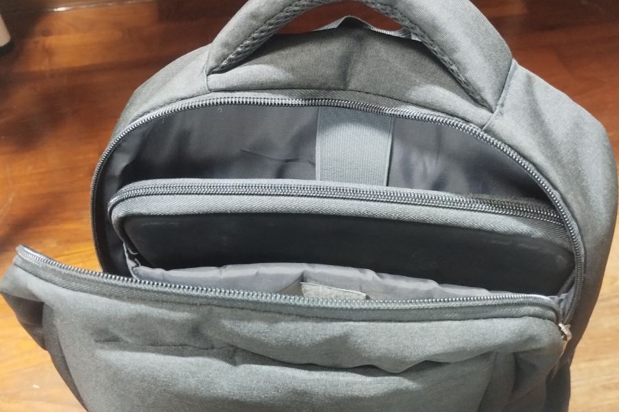 エレコム ノートパソコンケース ZEROSHOCKをリュックに収納