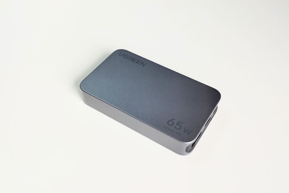 UGREEN Nexode Pro 薄型急速充電器 65Wの正面