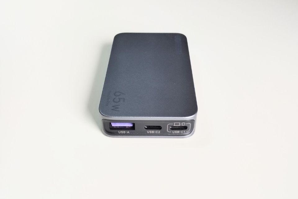 UGREEN Nexode Pro 薄型急速充電器 65WのUSBポート