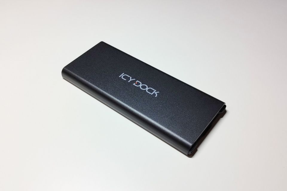 ICYDOCK MB861U31-1M2Bの表面